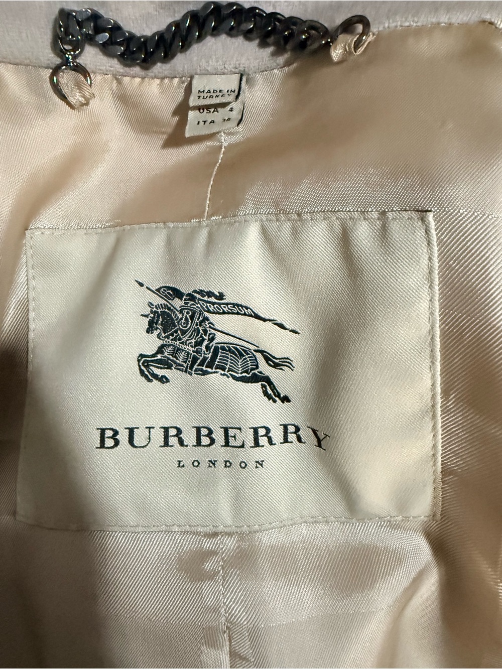 Burberry Beige Short Kensington Double-Breasted Trench Coat - Picture 13 of 13